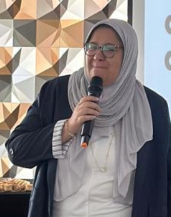 Mouna Belhabib-Filali speaking at an event